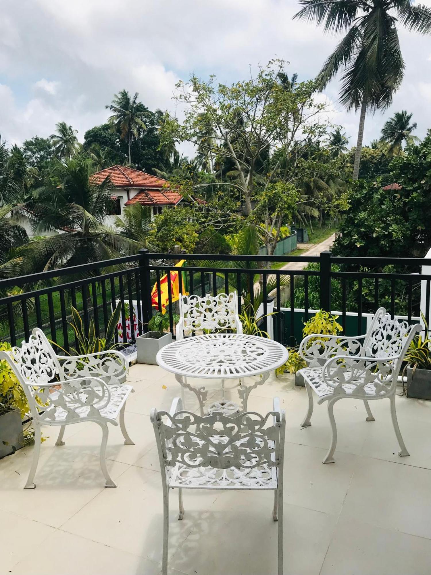 Sri White Villa Airport Boutique Hotel Katunayaka Exterior foto